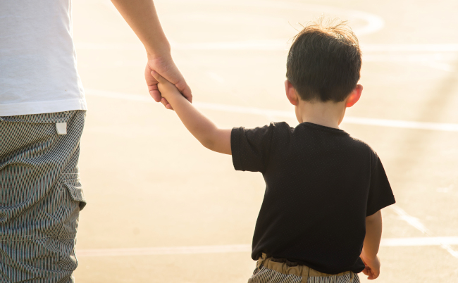 Father’s,Hand,Lead,His,Child,Son,Under,Sun,Light,,Trust