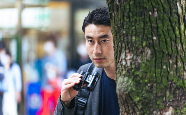 A,Man,Hiding,In,A,Tree,And,Keeping,A,Lookout