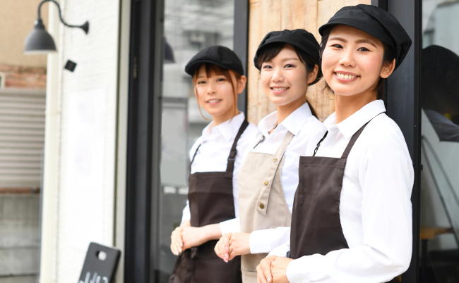 Several,Young,Asian,Women,Working,At,A,Restaurant