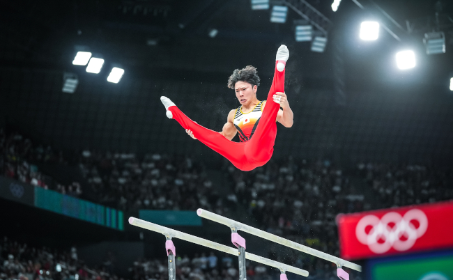 Shinnosuke,Oka,Of,Team,Japan,Competes,On,The,Parallel,Bars
