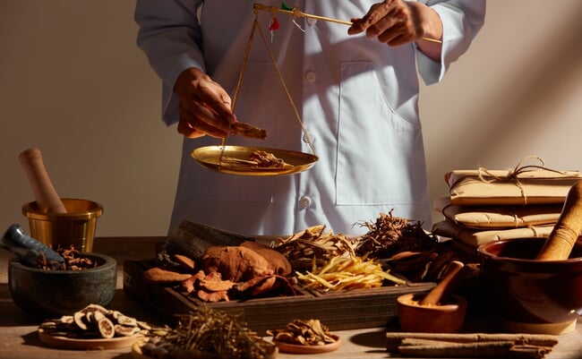 Traditional,Chinese,Medicine,With,Herb,And,Spices,In,Brown,Wooden