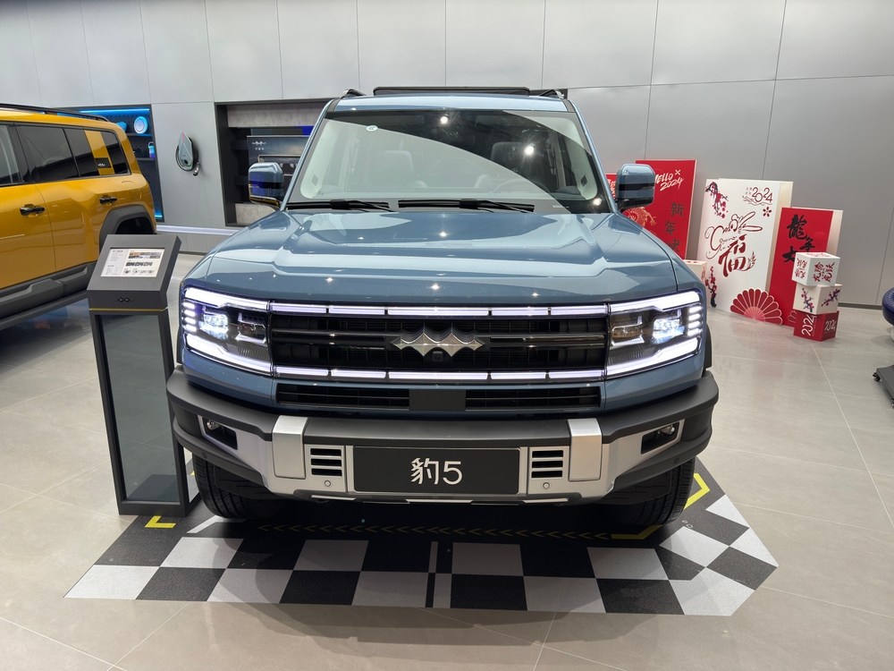 Wuhan,china-feb.15th,2024:,Byds,Fang,Cheng,Bao,5,(leopard,5),Hybrid