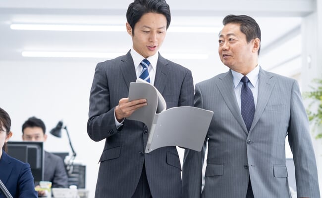 Asian,Businessman,Working,In,An,Office