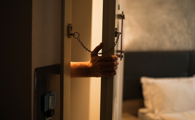 A,Burglar,Tries,To,Enter,A,Door,Locked,With,A