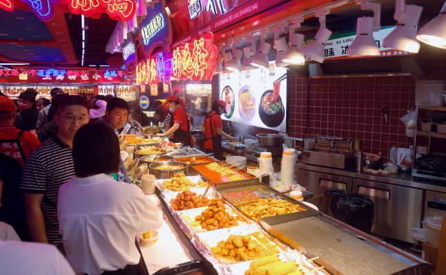 Shanghai,,China,-,May,29,,2024:,Exploring,Vibrant,Street,Food