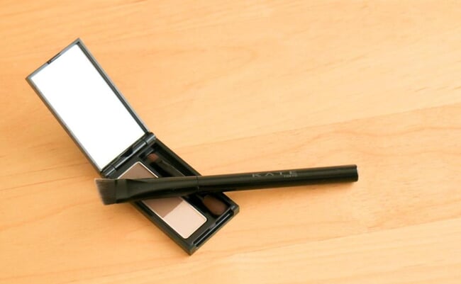 roomie_231024_kate-eyebrow-brush_8.jpg