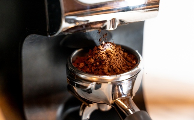 Coffee,Grinder,With,Portafilter,And,Ground,Coffee,Black,And,Silver