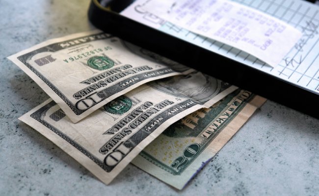 Venice,Beach,,Los,Angeles,,California,/,Usa,-,06/23/2007:,Paying