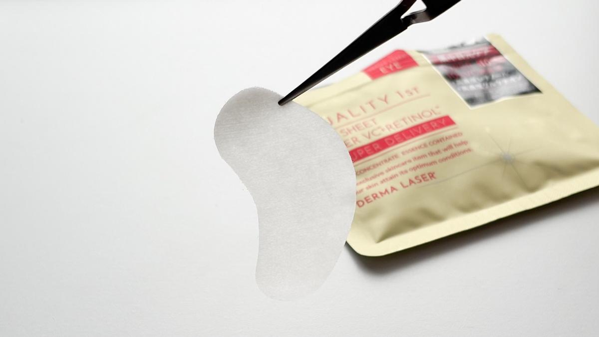 roomie_dermalaser-eyesheet-super-vcr.jpg