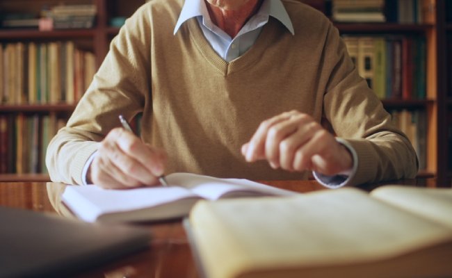 Senior,Male,Writer,Taking,Short,Notes,In,Notepad,,Studying,Literature