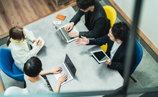 Casual,Business,Meeting,Image,4,People