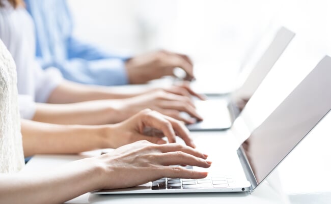 Portrait,Of,Asian,Business,Team,In,Office