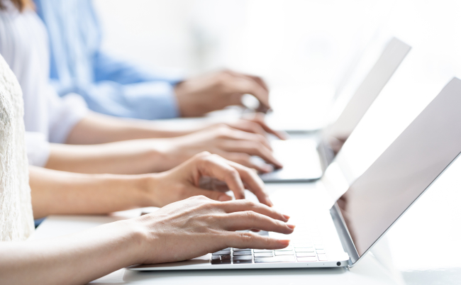 Portrait,Of,Asian,Business,Team,In,Office