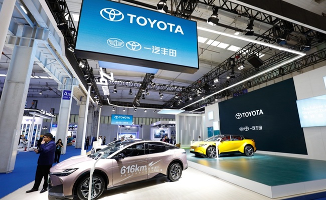 China-oct17,,2024:,Bmw,,Nio,,Toyota,,Xopeng,didi,Demonstrate,Intelligent,Technologies,Such