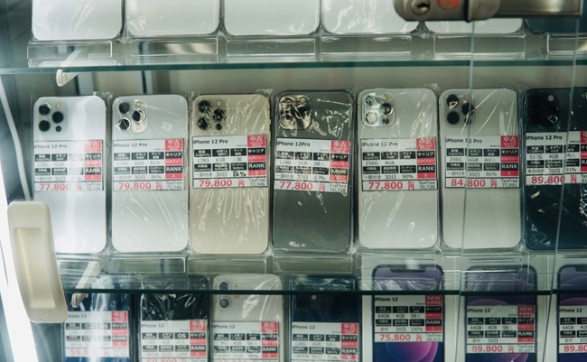 Akihabara,,Tokyo,japan,-,May,12th,,2023:,Several,Iphones,For,Sale