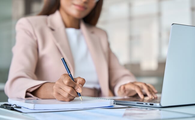 Close,Up,View,Of,Professional,Busy,African,American,Business,Woman