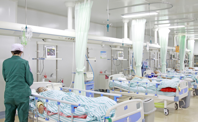 Luannan,County,-,June,18th:,Nurses,In,Intensive,Care,Unit