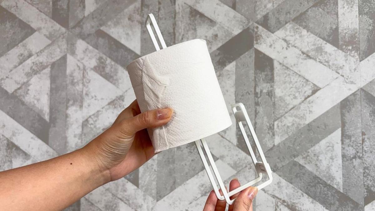 roomie_250528_yamazakizitsugyou_film-hook-toilet-paper-holder-_11.jpg
