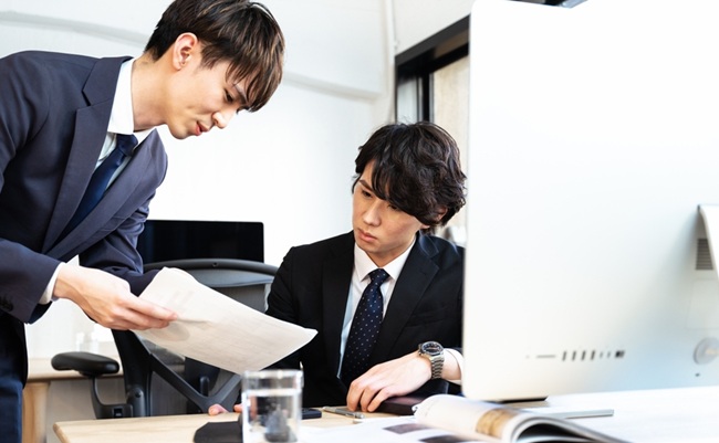 Two,Of,The,Subordinates,Who,Report,That,They,Are,A