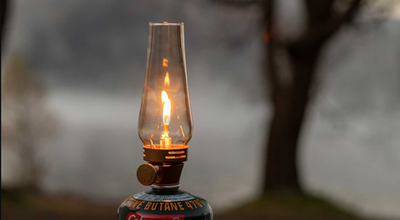 コールマンの「キャンドル風ガスランタン」を灯そう。キャンプが癒やし