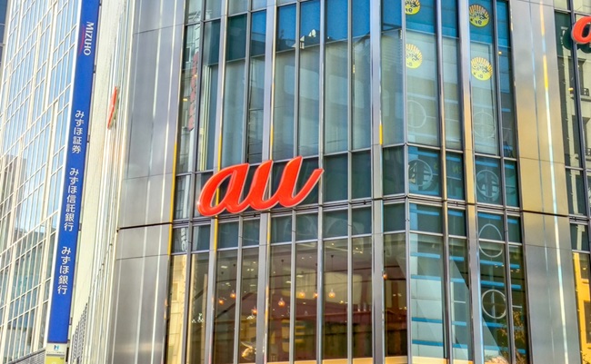 Tokyo,,Japan,,09,29,2024:,Glass,Facade,Of,Au,Sign,