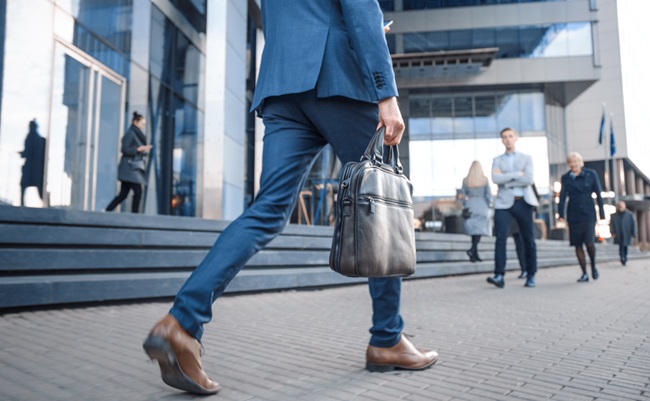 Close,Up,Leg,Shot,Of,A,Businessman,In,A,Suit
