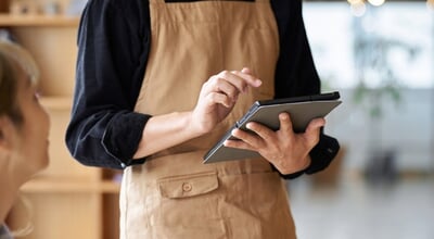 Asian,Male,Clerk,Taking,Orders,At,A,Cafe