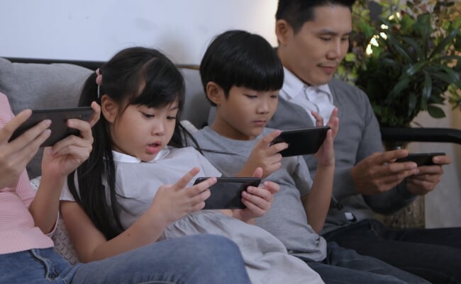 Family,Concept.,Families,Playing,Cell,Phones,Without,Paying,Attention,To