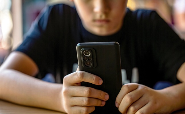 Problem,Of,Children's,Addiction,To,Gadgets,,Online,,Screen,Time.,Child,