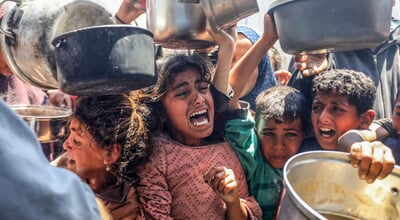 Palestinians,Receive,Meals,From,Volunteers,In,The,Mawasi,Area,Of