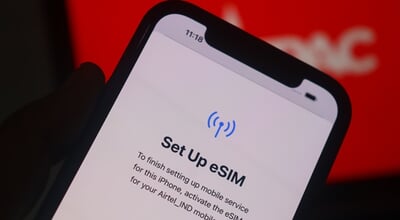 Set,Up,Esim,On,Iphone,Devices.,New,York,,Us,