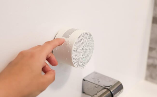 roomie_20251002-cio-portable-bath-speaker-01.jpg