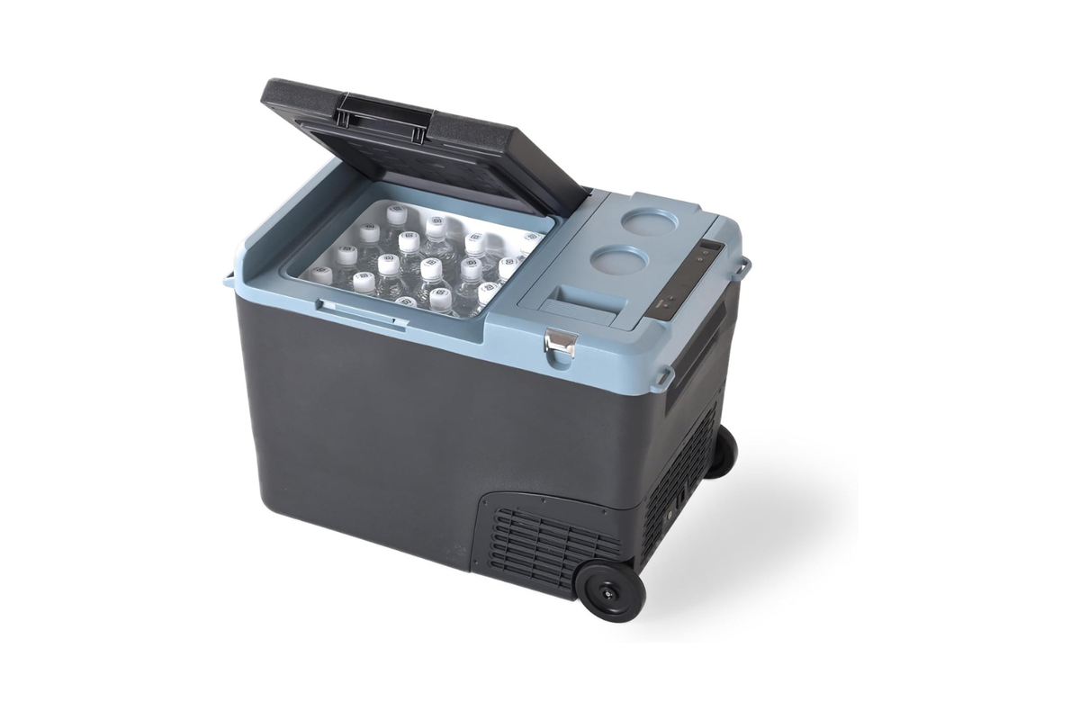 寒空キャンプでホットもアイスも欲張る。山善のポータブル保冷温庫が