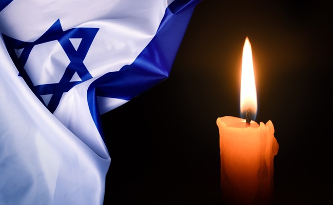 Holocaust,Remembrance,Day.,Yom,Hashoah.,Bright,Burning,Candle,And,The