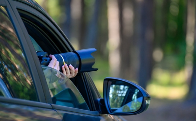 A,Private,Detective,Is,Sitting,In,The,Car,,Filming.,The