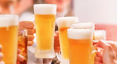 People,Toasting,With,Ice-cold,Beer,And,Sour,Drinks