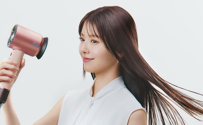 髪へのダメージを抑えたいならこれ一択。ダイソンの大風量ドライヤーが