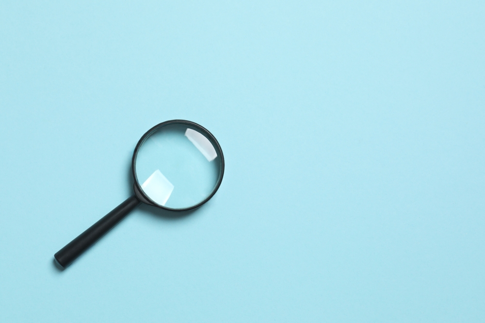 Magnifying,Glass,On,Color,Background