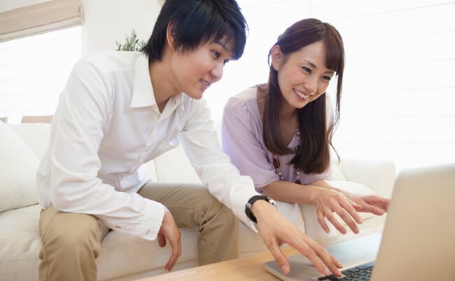 Japanese,Couple,To,See,The,Personal,Computer