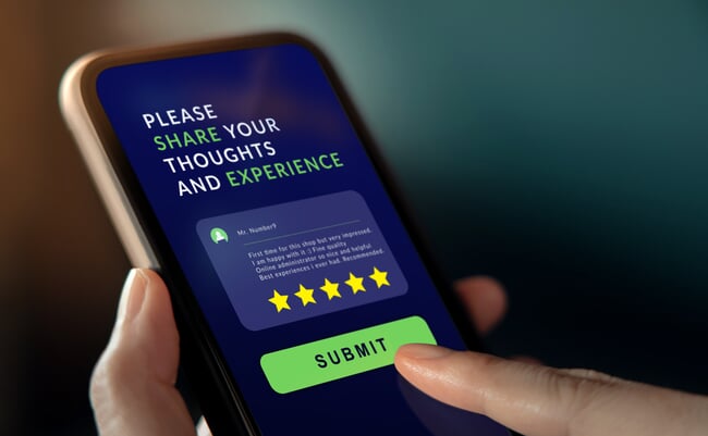 Customer,Experiences,Concept.,Woman,Using,Mobile,Phone,To,Giving,Feedback