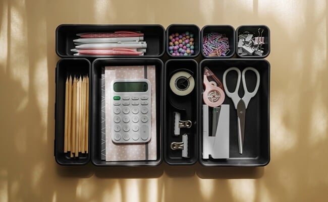 Stylish,Stationery,Is,Arranged,In,Black,Organizers.,Creative,Drawer,Organizing.
