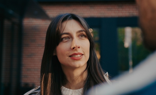 Portrait,Of,Pretty,Caucasian,Woman,Talking,With,Someone,At,Street.