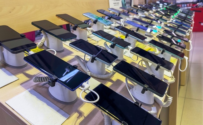 Moscow,,Russia,,January,23,,2024:,Smartphones,On,The,Counter,In