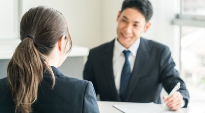 Rear,View,Of,A,Businesswoman,Having,A,Consultation,,Meeting,,Interview,