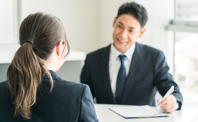 Rear,View,Of,A,Businesswoman,Having,A,Consultation,,Meeting,,Interview,