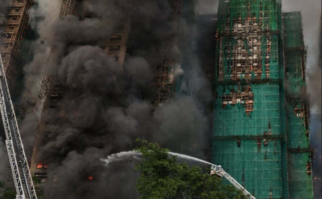 Building,Fire,,Smoke,,Rescue,Operations,,Firefighters,,Highrise,Construction,Site,Facing