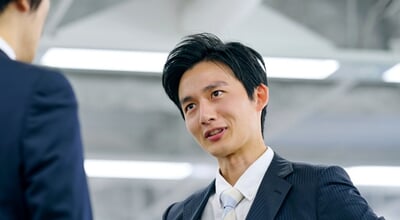 Two,Asian,Businessmen,Arguing,In,A,Modern,Office.