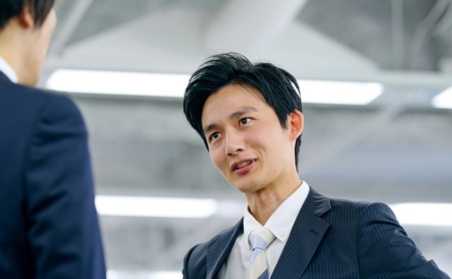 Two,Asian,Businessmen,Arguing,In,A,Modern,Office.