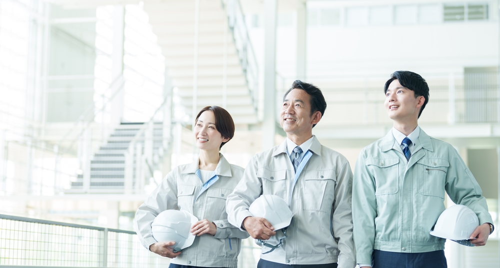 Portrait,Of,Asian,Engineer,In,Workwear,With,Helmet,Looking,At