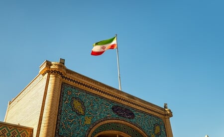 通貨暴落が引き金に…イラン反政府デモ激化の「背景」と「その意味」